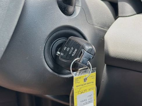 Used 2021 Hyundai Elantra SE FWD image 34