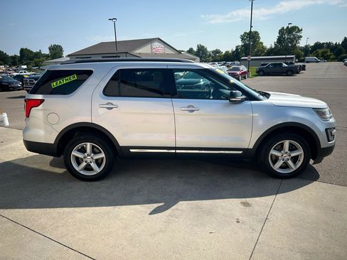 Used 2016 Ford Explorer XLT w/ Equipment Group 202A AWD/4WD image 4