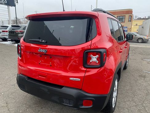 Used 2019 Jeep Renegade Latitude FWD image 8
