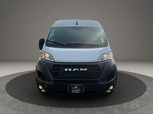 Used 2025 RAM ProMaster 2500 w/ Convenience Group FWD image 3