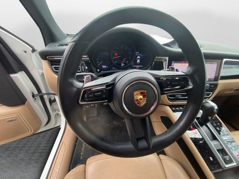 Used 2023 Porsche Macan image 10