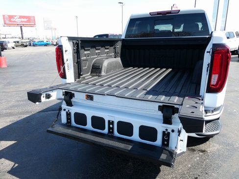 Certified 2025 GMC Sierra 1500 AT4 w/ AT4 Premium Package image 9