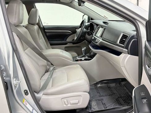 Certified 2018 Toyota Highlander Limited AWD/4WD image 31