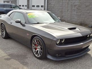 Used 2015 Dodge Challenger SRT video 2