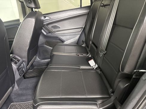 Used 2021 Volkswagen Tiguan SE image 21