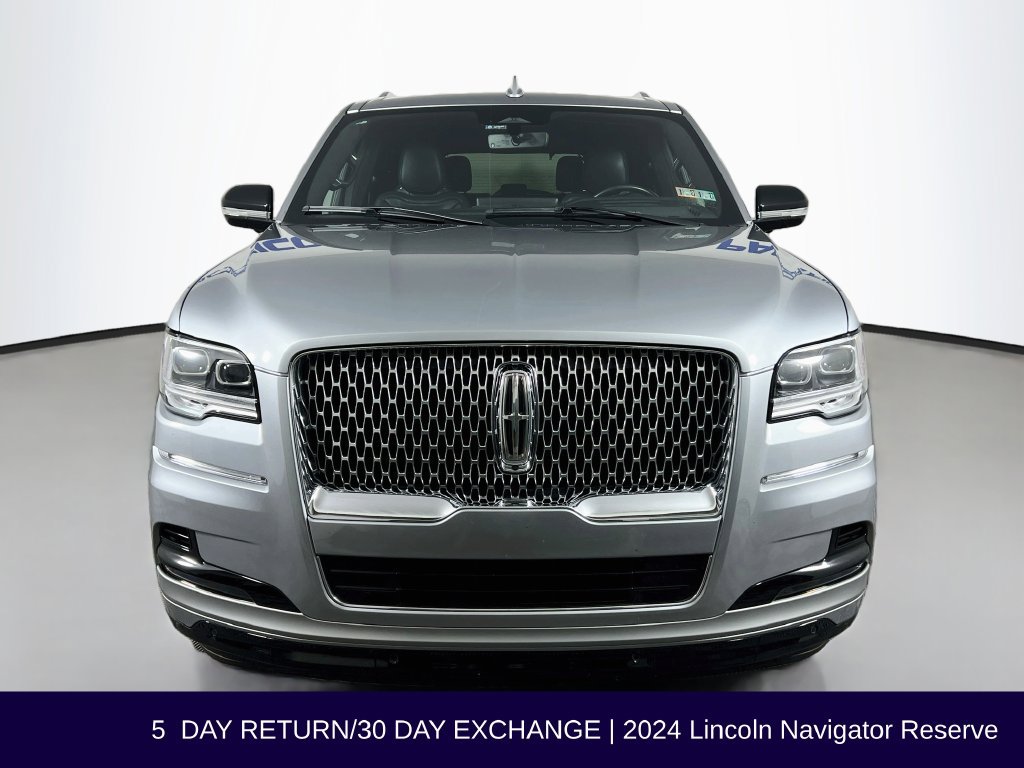 Used 2024 Lincoln Navigator Reserve AWD/4WD image 3