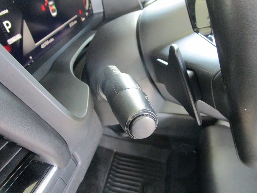 Used 2024 Nissan Rogue SL FWD image 27