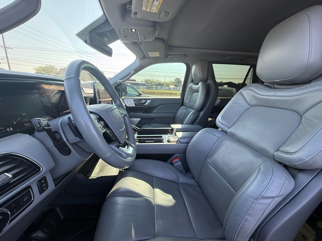 Used 2021 Lincoln Navigator L Reserve w/ Luxury Package AWD/4WD image 11