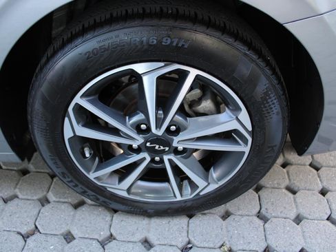 Used 2023 Kia Forte LXS image 12