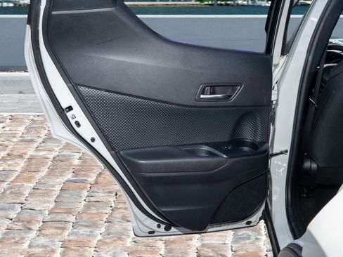 Used 2019 Toyota C-HR LE image 11