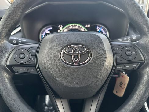 Certified 2025 Toyota RAV4 LE image 27