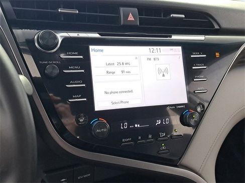 Used 2019 Toyota Camry XLE image 27