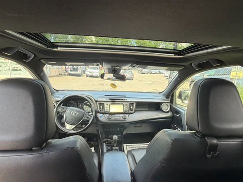 Used 2018 Toyota RAV4 SE AWD/4WD image 21
