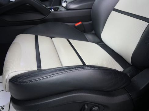 Used 2023 Porsche Cayenne image 10