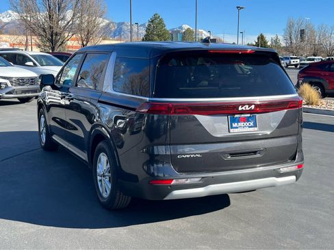 Used 2024 Kia Carnival LX image 10