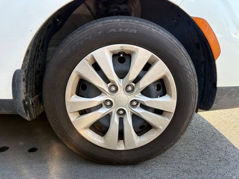 Used 2024 Kia Soul LX FWD image 11
