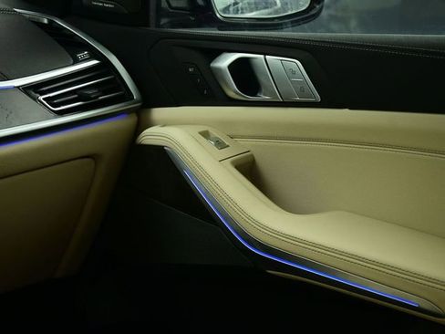 Used 2021 BMW X7 xDrive40i w/ Premium Package AWD/4WD image 45