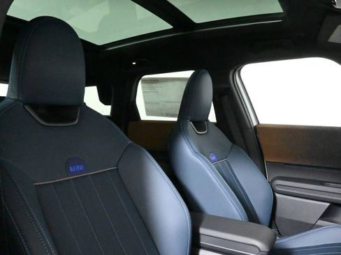 Used 2025 MINI Cooper Countryman SE w/ Comfort Package Max image 37