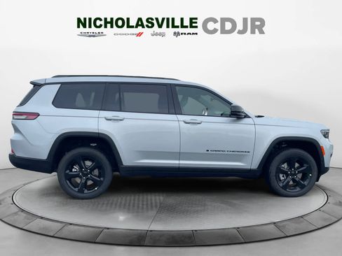 New 2025 Jeep Grand Cherokee L Altitude image 7
