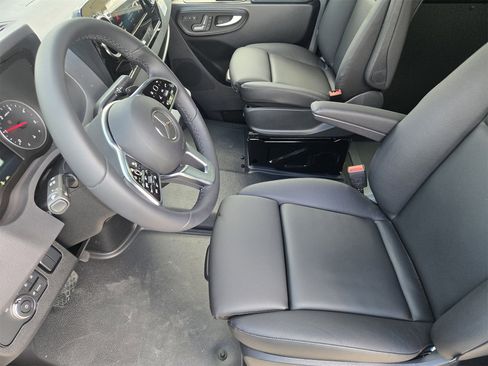 Used 2024 Mercedes-Benz Sprinter 3500 image 2