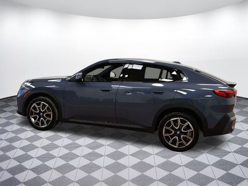 Used 2025 BMW X2 xDrive28i image 2