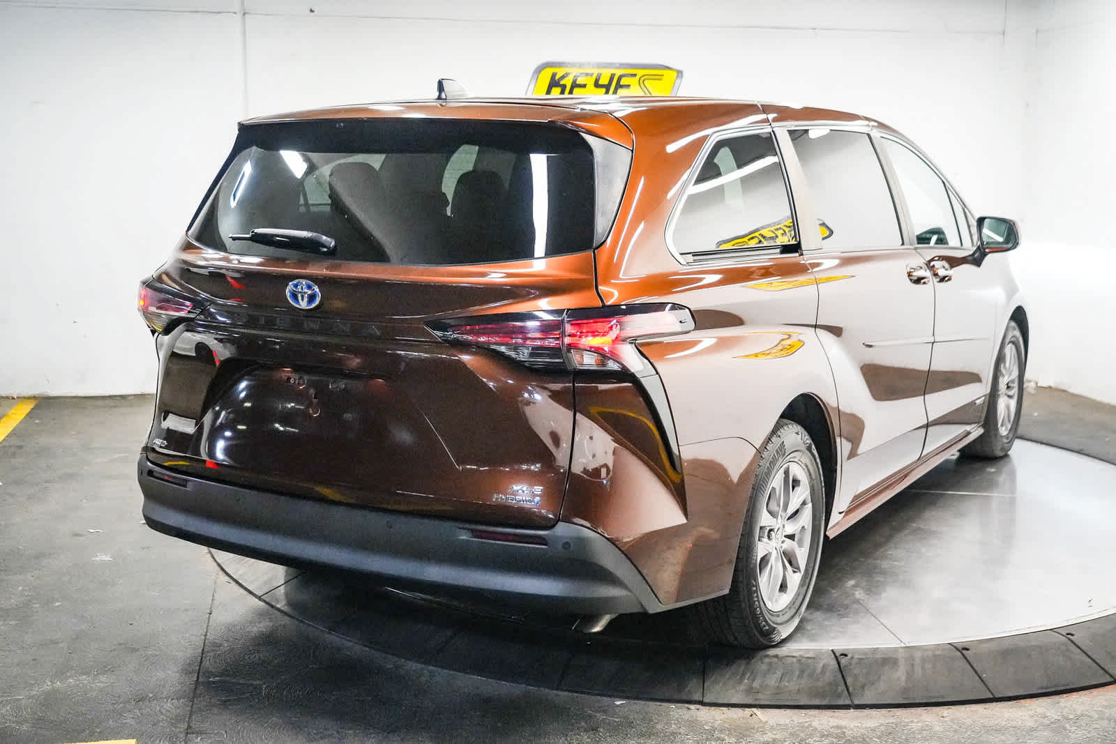Used 2021 Toyota Sienna XLE AWD/4WD image 6