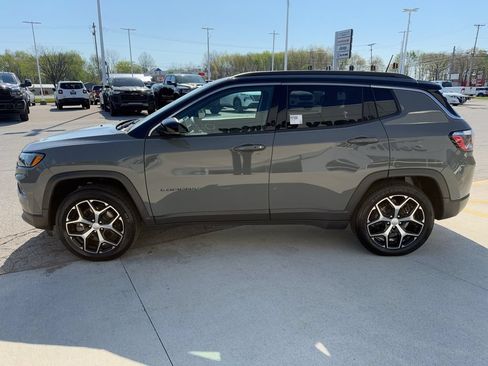 Used 2024 Jeep Compass Limited AWD/4WD image 10
