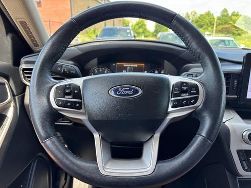 Used 2023 Ford Explorer XLT w/ Equipment Group 202A AWD/4WD image 18