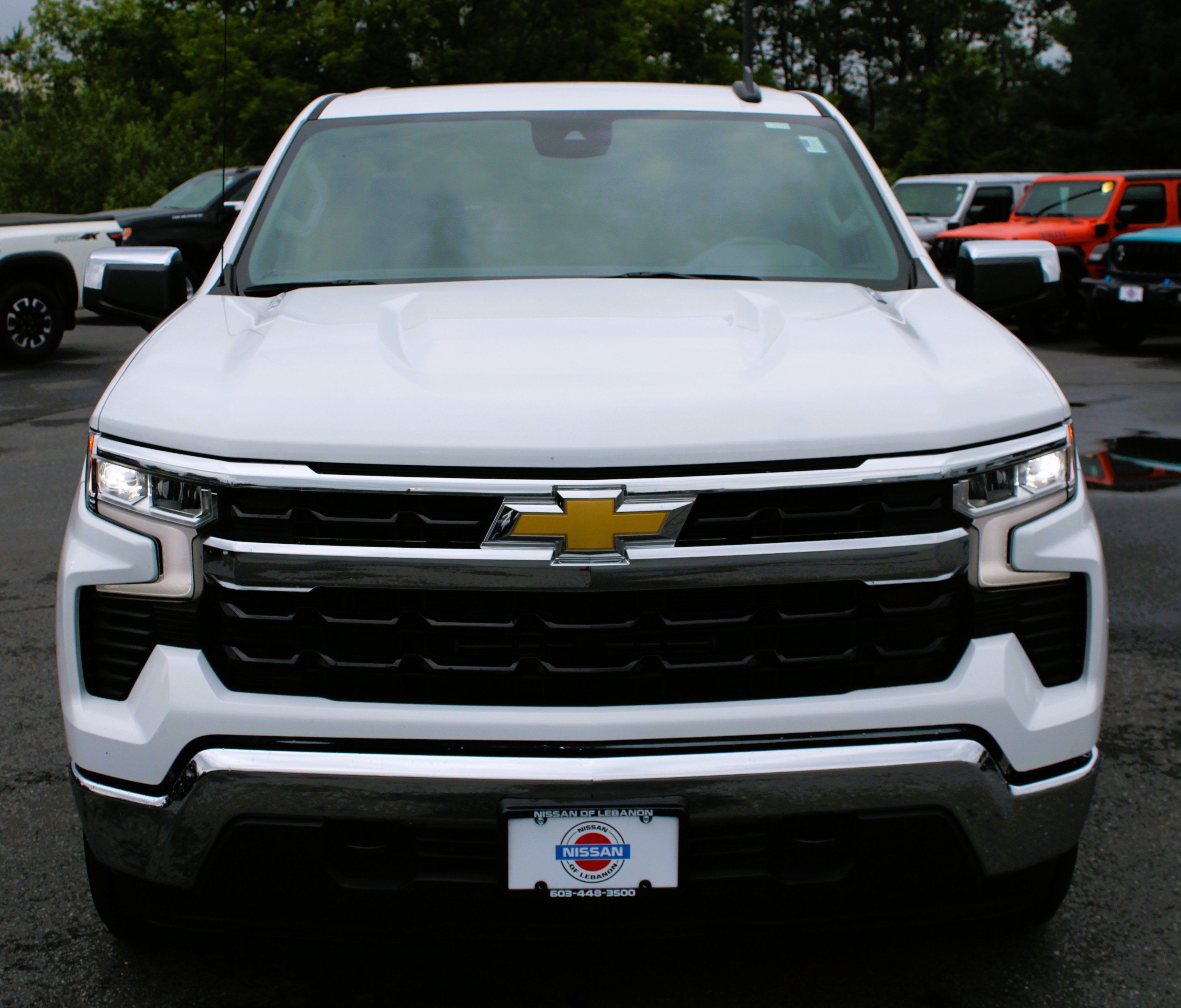 Used 2025 Chevrolet Silverado 1500 LT AWD/4WD image 2