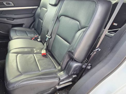 Used 2017 Ford Explorer XLT w/ Equipment Group 202A FWD image 14