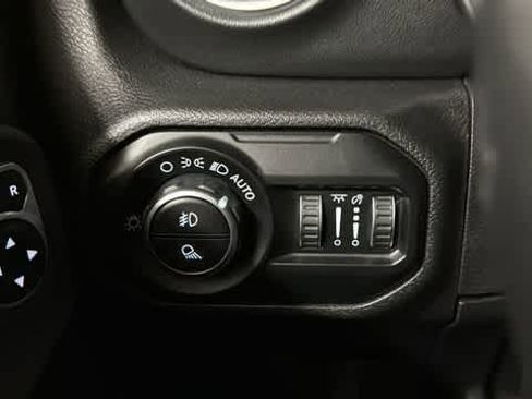 Used 2021 Jeep Gladiator Overland w/ Popular Equipment Package AWD/4WD image 14