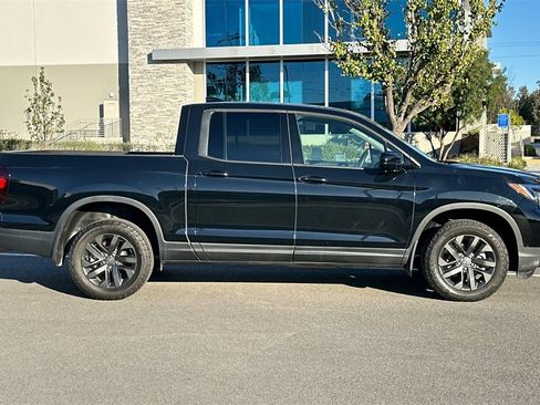 Certified 2024 Honda Ridgeline Sport image 3