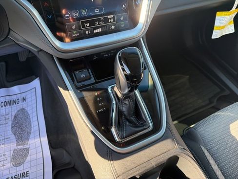 Used 2022 Subaru Outback Premium image 28