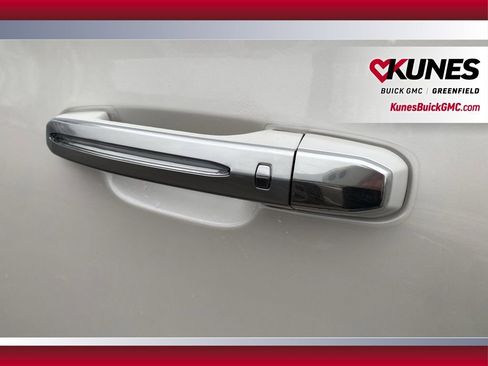 Used 2020 Cadillac Escalade ESV Premium Luxury image 16