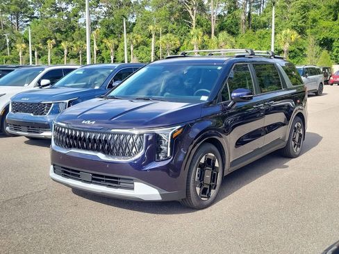 New 2026 Kia Carnival EX FWD image 3