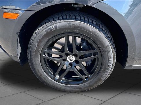 Used 2017 Porsche Macan AWD/4WD image 10