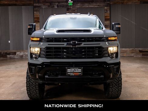 Used 2025 Chevrolet Silverado 2500 Custom w/ Custom Value Package image 4