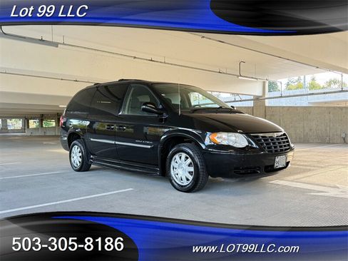 Used 2006 Chrysler Town & Country Touring w/ Trailer Tow Prep Group FWD image 12