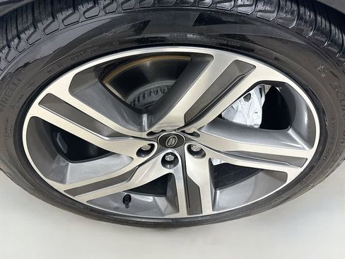 Used 2024 Land Rover Discovery Dynamic SE AWD/4WD image 9