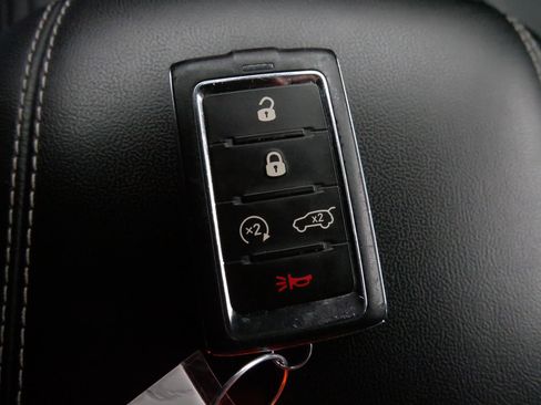 Used 2023 Jeep Grand Cherokee Limited w/ Luxury Tech Group II image 34