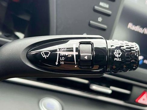 Certified 2023 Hyundai Elantra SEL image 23