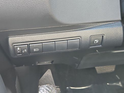 Used 2026 Toyota Corolla LE FWD image 15