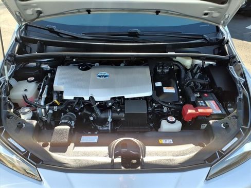 Used 2019 Toyota Prius L Eco image 15