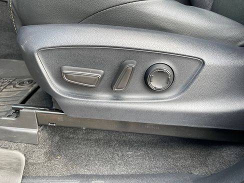 Used 2024 Toyota Tacoma Limited w/ Limited Package (LT) AWD/4WD image 21