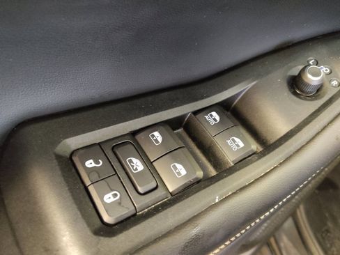 Used 2023 Jeep Grand Cherokee Limited image 27