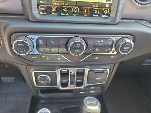 Used 2023 Jeep Wrangler Unlimited Sport AWD/4WD image 19