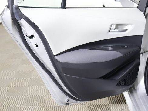 Used 2021 Toyota Corolla LE image 22