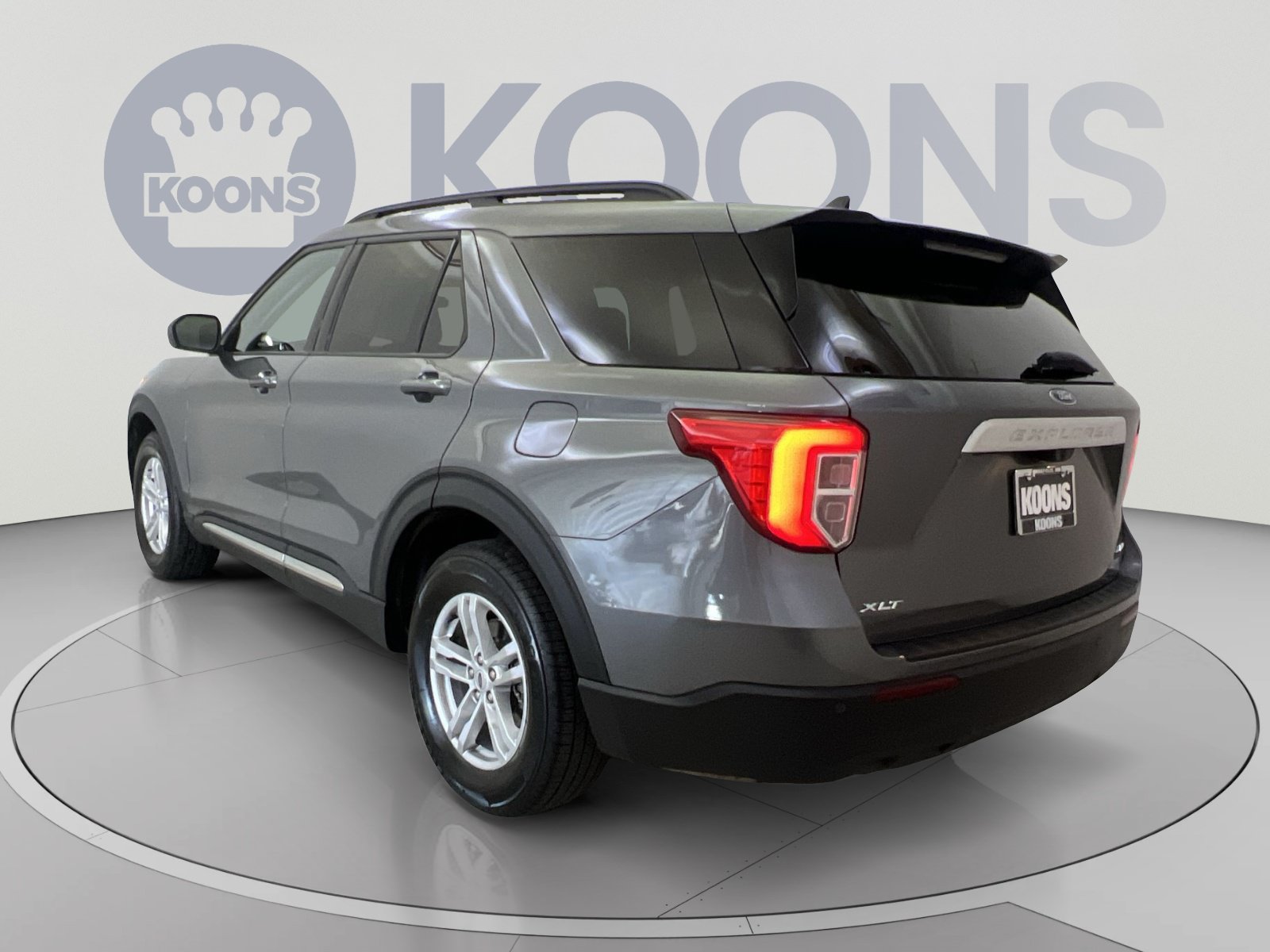 Used 2023 Ford Explorer XLT AWD/4WD image 7