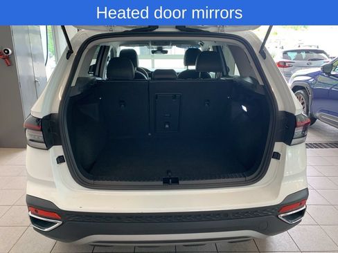 Used 2025 Volkswagen Taos SE AWD/4WD image 14