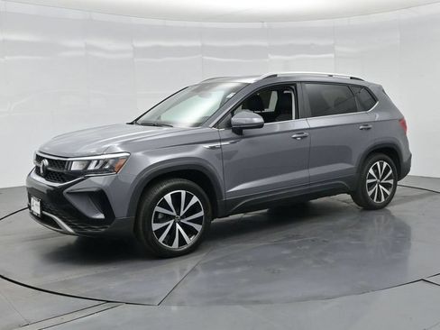 Used 2023 Volkswagen Taos SE w/ Panoramic Sunroof Package AWD/4WD image 32
